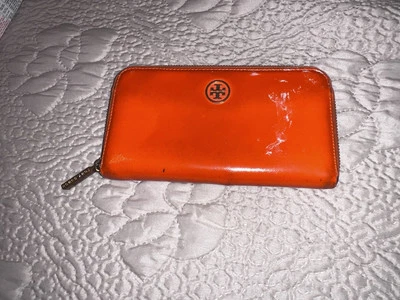 TORY BURCH Robinson cremallera charol continental Foto 1 de 4