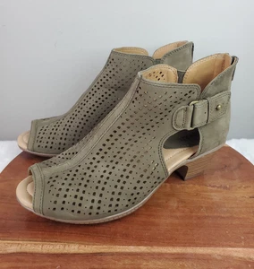 EUC Earth Keri olivgrüne perforierte Peeptoe-Booties aus Nubukleder Größe 8B - Bild 1 von 8