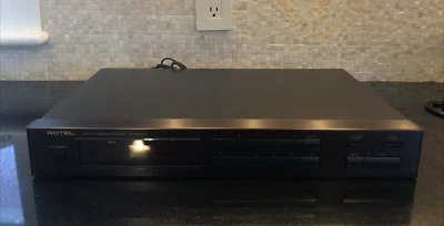 Sintonizador estéreo AM/FM Rotel RT-940AX perfecto estado de funcionamiento Foto 1 de 4