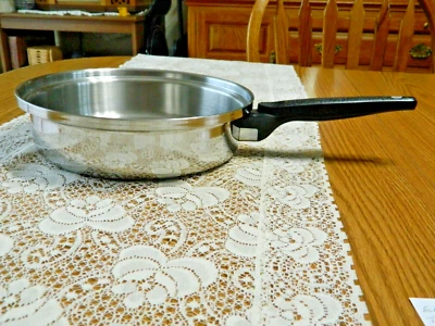 Sartén/sartén EHP Ekco Tri-Clad de acero inoxidable con titanio abierta de 8" Foto 1 de 4