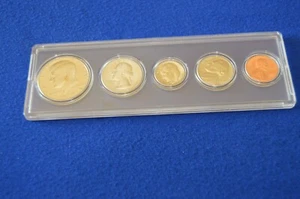 1984 Birth Year Set Includes Kennedy Half Dollar 84-3 - Picture 1 of 2