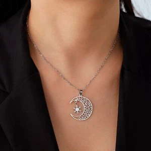 Collar Colgante Luna Patrón Hueco para Mujer Acero Inoxidable Moda Nieve - Imagen 1 de 24