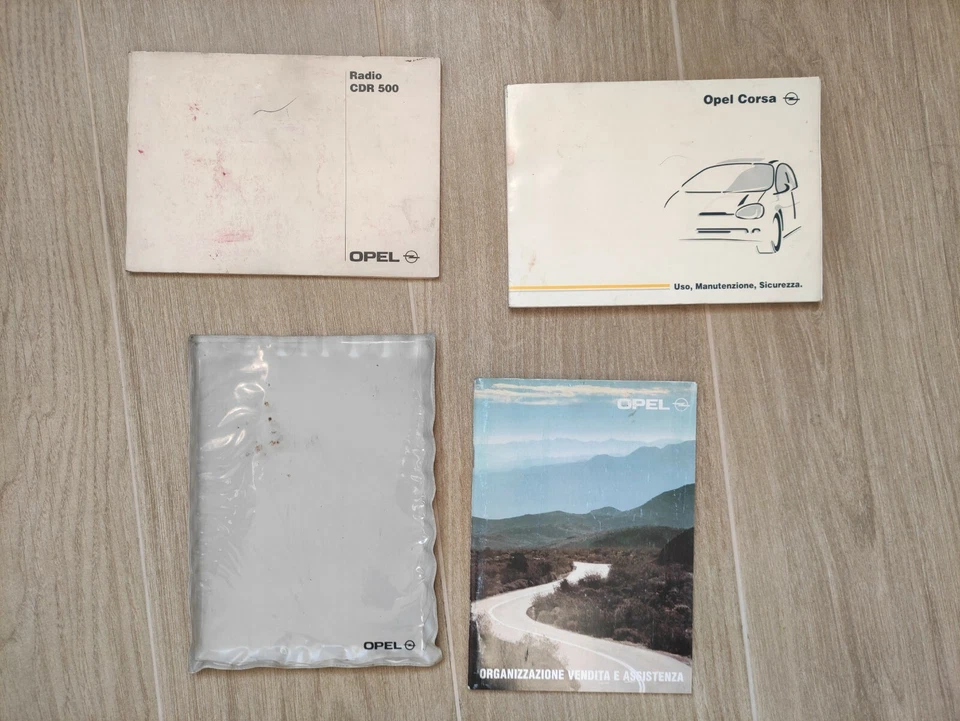 Libretto uso e manutenzione Opel corsa 1997 con custodia e supplemento - Immagine 1 di 1