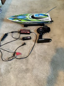 Traxxas Blast 24" High Performance Remote Control Race Boat (green) - Picture 1 of 9