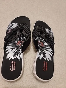 NWOT-Black & Floral-Leather Clarks-Breeze Sea-Thong Sandal-Sz 8-Adjustable Strap - Picture 1 of 5