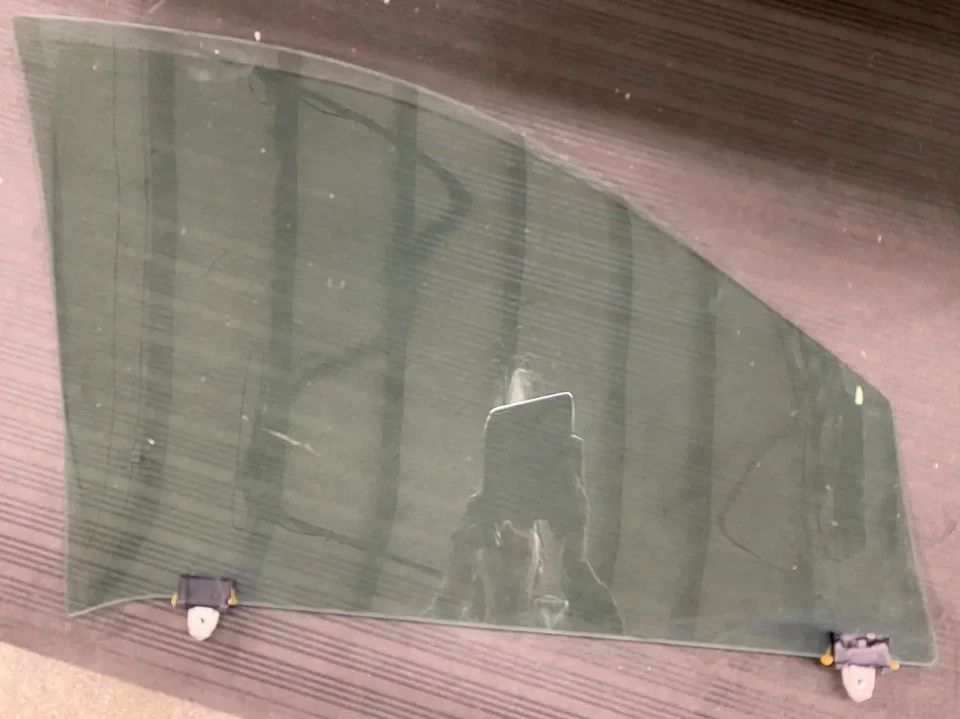 Ventana Oldsmobile 1999-2005 OEM # 22689003 Foto 1 de 1