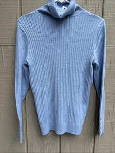 Maglione girocollo TALBOTS NUOVO CON ETICHETTE morbido tinta unita blu chiaro a costine taglia M P - Foto 1 di 14