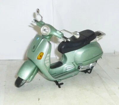 Modèle Scooter - Piaggio Vespa Granturismo - Échelle 1:12 - Bon État - Photo 1/4
