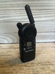Motorola CLS1110 UHF Business 2-Way Radios Walkie Talkie - Read - Picture 1 of 13