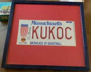 Seltenes Toni Kukoc signiertes, gerahmtes Hall of Fame Nummernschild garantiert authentisch - Bild 1 von 2