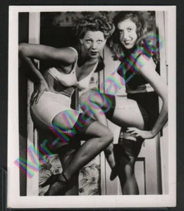 Vintage B&W Risque Pinup 4"x5" Sexy Brunettes Beautiful Cheesecake AN1 - Picture 1 of 1