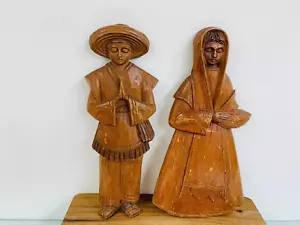 DE COLECCIÓN ESTATUA DE MADERA TALLADA A MANO CAMPESINA PAREJA HOMBRE REZANDO DECORACIÓN DE PARED - Imagen 1 de 5