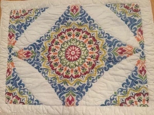 THE COMPANY STORE gesteppter Kissenbezug bunt Mitte Design Bindeverschluss - Bild 1 von 12