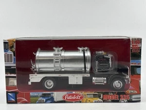 New Ray 1:43 Peterbilt 335 Tanker Truck schwarz Diecast Modell - Bild 1 von 7