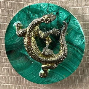 RUSIA💀IMÁN NEVERA PIEDRA✅MINERALES MONTAÑAS URALES CON SÍMBOLO REGIÓN LAGARTO🎗 - Imagen 1 de 4