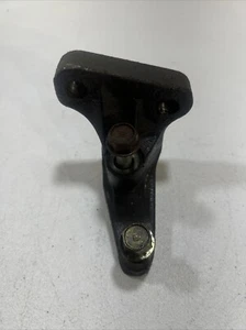 96-00 Honda Civic EX 1.6L D16Y Left Post Mount Engine Bracket OEM With Out Studs - Bild 1 von 5