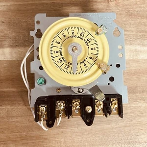 Intermatic T104M 40 Amp 208-277V DPST Interruttore Meccanico 24 Ore Solo Meccanismo - Foto 1 di 3