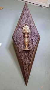 Arte de pared vintage de madera maciza con vela dorada Burwood EE. UU. 22" - Imagen 1 de 19