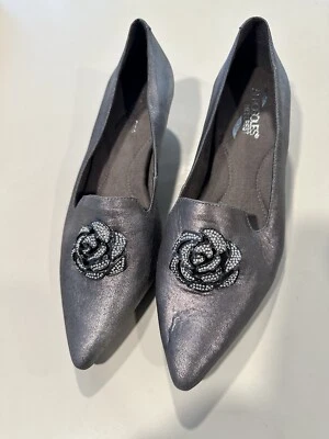 Zapatos de salón de tacón de gatito de terciopelo negro mejor vestidos con estrás rosa talla 9,5 en aerosoles Foto 1 de 4