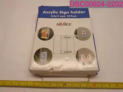 Paquete de 10; Soporte para letreros de acrílico NIUBEE 8,5"x11" con cinta adhesiva y tornillos de montaje Foto 1 de 4