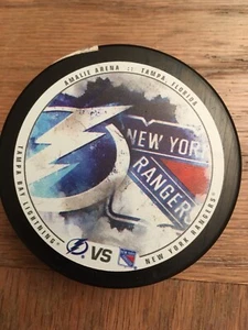 TAMPA BAY LIGHTNING VS NY RANGERS HOCKEY PUCK NHL LIMITED EDITION FLORIDA - Picture 1 of 3