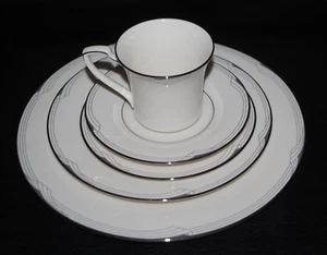Noritake Sterling Cove 5 piezas lugar cuatro disponibles - Imagen 1 de 3