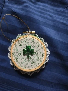Handarbeit Stickrahmen Ornament Kleeblatt - Bild 1 von 5