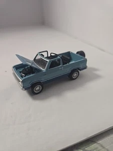 1:64 GREENLIGHT 1977 PLYMOUTH TRAILDUSTER ALL-TERRAIN 2008 Loose Used - Picture 1 of 7