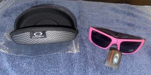 Oakley Fuel Cell Hot Pink Polarized Sunglasses-Has A Small Scratch-But Are NWT - Picture 1 of 15