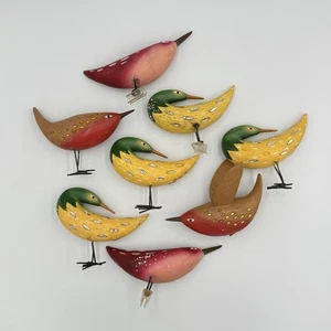 8er Set alte handgeschnitzte bemalte Holz Volkskunst Vögel primitive Drahtbeine - Bild 1 von 24