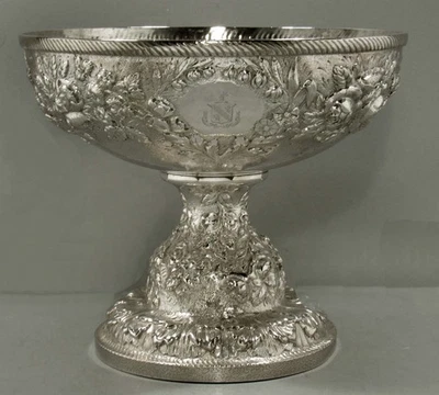 Cuenco central con patas de ley Tiffany c1875 CRESTA FAMILIAR Foto 1 de 4