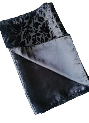 Mantón de noche con flores de terciopelo negro de lujo 60"WX16"L Foto 1 de 4