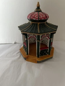 Gazebo Vittoriano Porcellana Lemax Villaggio di Natale Parco Charming Inverno 1996 - Foto 1 di 3