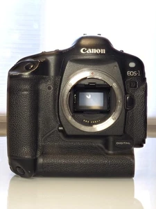 Canon 1D, 4.2 MP, CCD Sensor - Picture 1 of 11