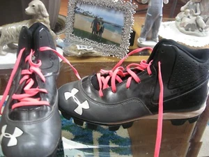 UNDER ARMOUR GIRLS SIZE 6Y BASEBALL SNEAKERS IN BLACK/WHITE - Picture 1 of 4