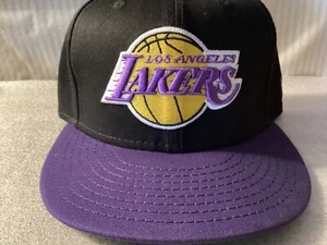 NEW ERA 9Fifty SnapBack S/M Los Angeles Lakers NBA Official Licensed New Hat - Picture 1 of 9
