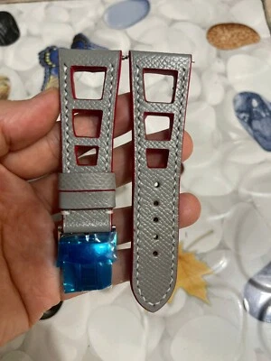 Correa de reloj acolchada de cuero de becerro Epsom gris real genuino de 26 mm/20 mm Foto 1 de 4