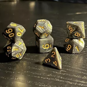 Dados poliédricos Dungeons & Dragons/D&D de espuma cerebral - perla negra con oro (7) - Imagen 1 de 1