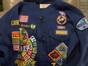 Camisa de Colección BSA Boy Scouts Cub Juvenil Manga Larga Azul Abotonada Con Parches - Imagen 1 de 16