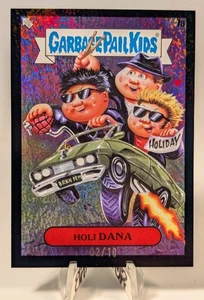 2025 TOPPS Garbage Pail Kids GREEN DAY 7a HOLI DANA Black Shimmer Foil 02/10 - Picture 1 of 2