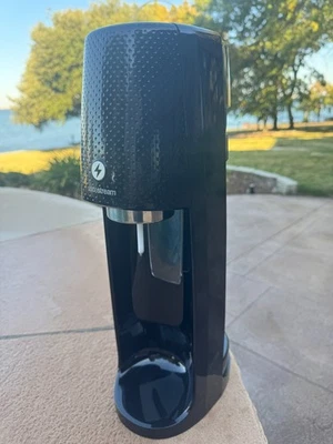 Máquina de agua con gas SodaStream One-Touch negra - muy ligeramente usada Foto 1 de 4