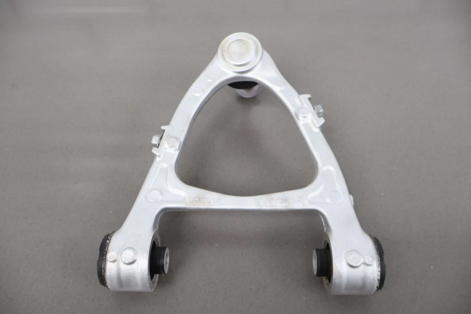 Brazo de control de suspensión inferior izquierdo delantero izquierdo fiat 124 spider 17-20 (97 k millas) Foto 1 de 4