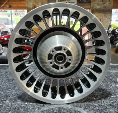 10-13 Harley Davidson Electra Glide Ultra 限量后轮 42196-10/4900193 — 第 1/4 张图片