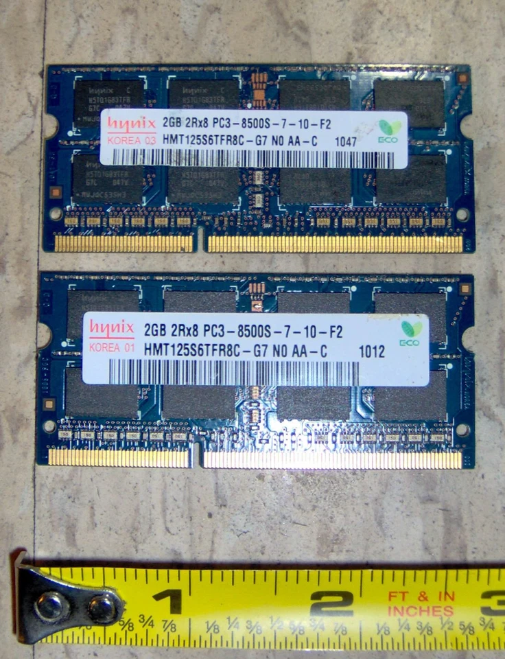 Laptop 2 chips de memoria Hynix 2 GB 2Rx8 PC3-8500S-7-10-F2 HMT125S6TFR8C-G7 N0 AA-C Foto 1 de 4