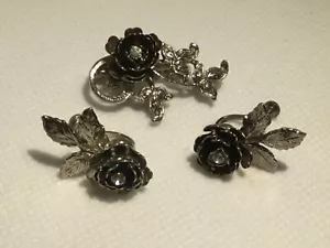 Vintage Rosen schwarz und silber Strass Brosche & Ohrring Set zum Anschrauben - Bild 1 von 2