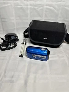 JVC Everio Dual Memory Camcorder Blue GZ-MS230AU 1 battery & 1 Camera charger - Picture 1 of 16