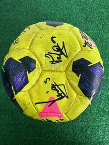 OFFICIAL MATCH BALL SERIE A 2013/2014 SIGNED LAZIO PLAYER NO MATCH WORN - Foto 1 di 4
