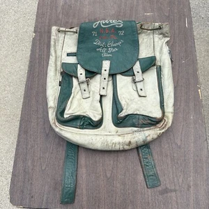 Mochila De Colección Avirex Estilo Segunda Guerra Mundial Verde Y Blanco Cuero RARA Varsity 2nd Pl. - Imagen 1 de 10