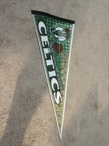 Vintage Boston Celtics Pennant 30" NBA Flag - Imagen 1 de 1