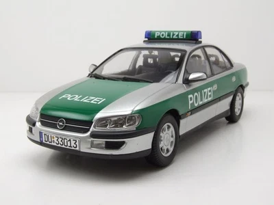 Opel Omega B Polizei 1996 silber grün Modellauto 1:18 Triple9 - Bild 1 von 4